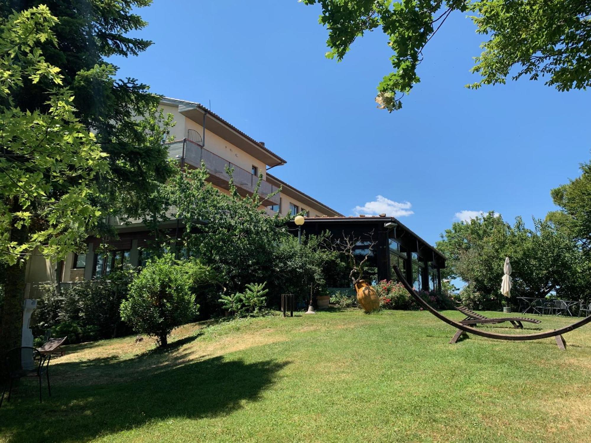 Hotel Tetto Delle Marche - Ristorante Dei Conti 3*